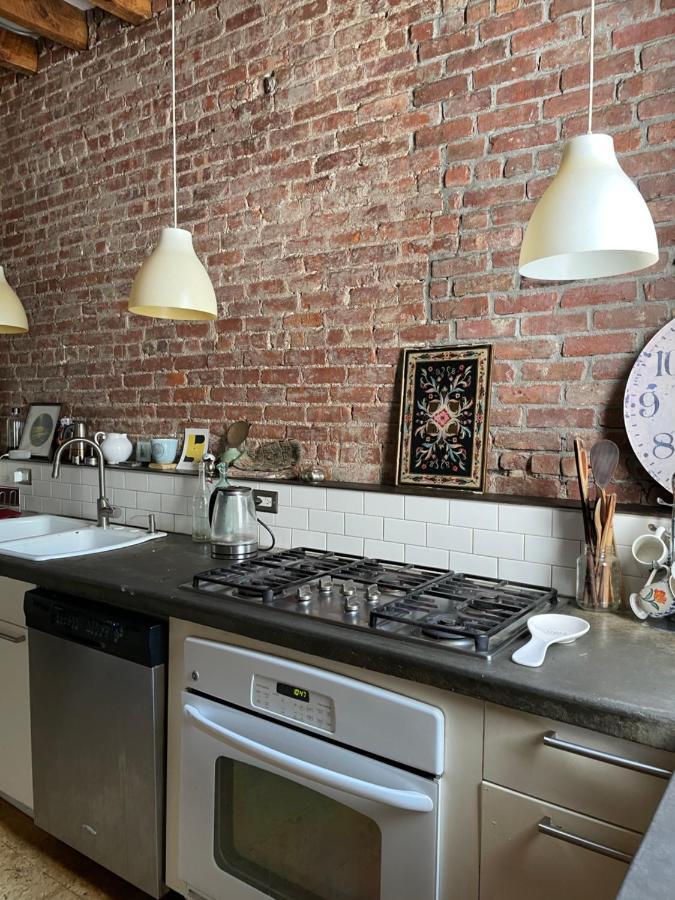 Artsy Elegant 4-Br Townhouse Quiet Brooklyn Block * New York