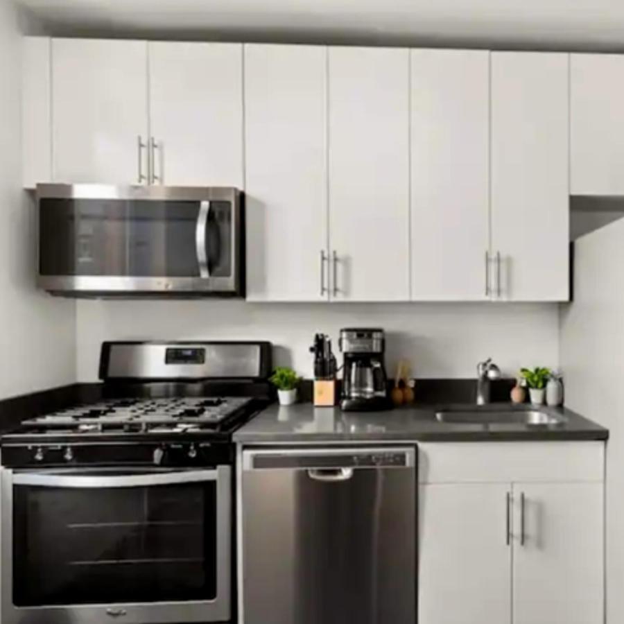 Family In Excellent Sector Of * New York