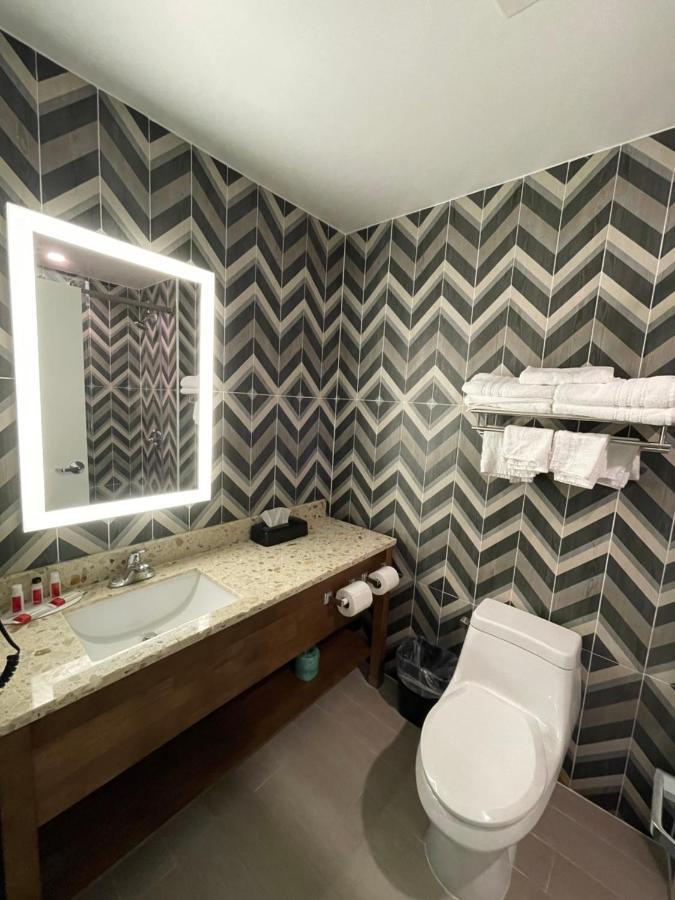 Super 8 By Wyndham Brooklyn Williamsburg Hotel New York