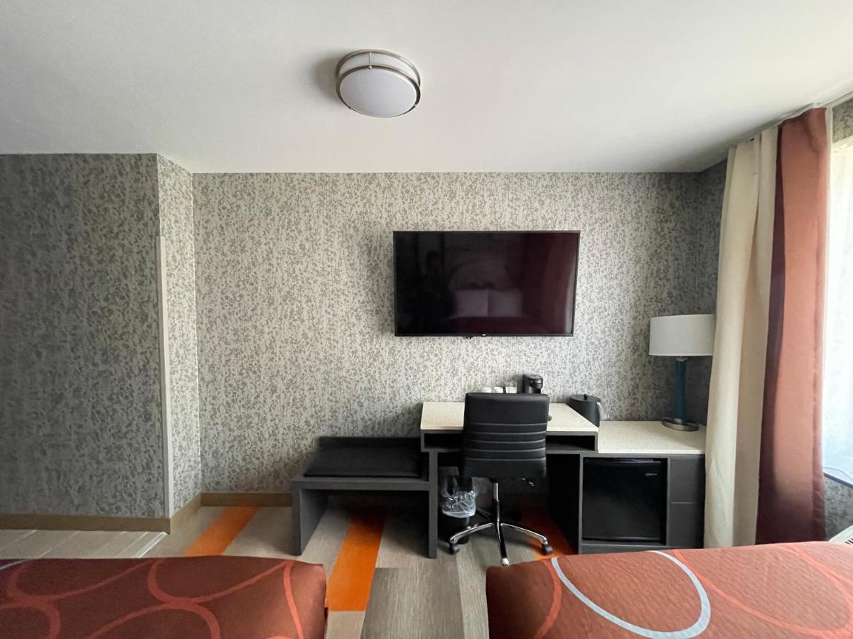 Super 8 By Wyndham Brooklyn Williamsburg New York