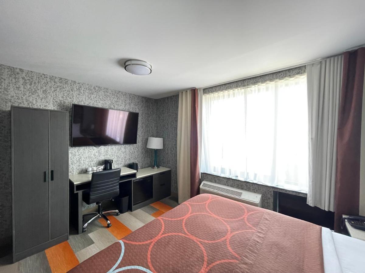 Super 8 By Wyndham Brooklyn Williamsburg 2*