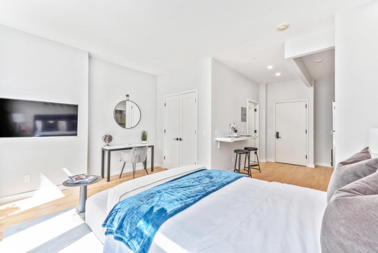 Hébergement de vacances Maison Bella - Modern Studio W Charming Juliet Balcony New York