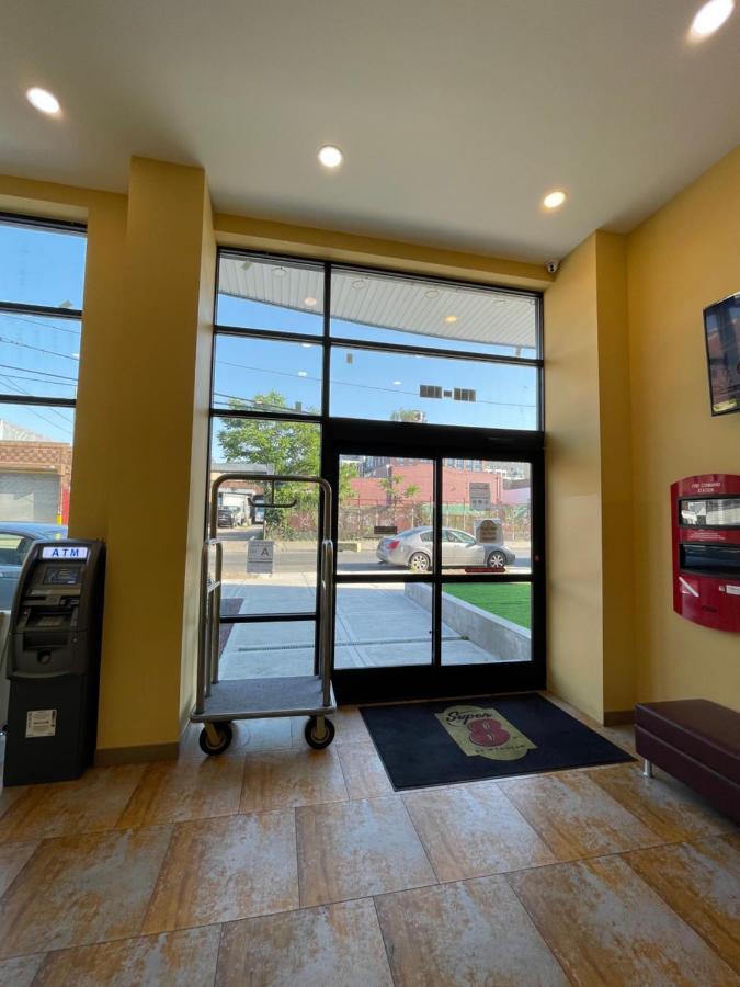 Super 8 By Wyndham Brooklyn Williamsburg