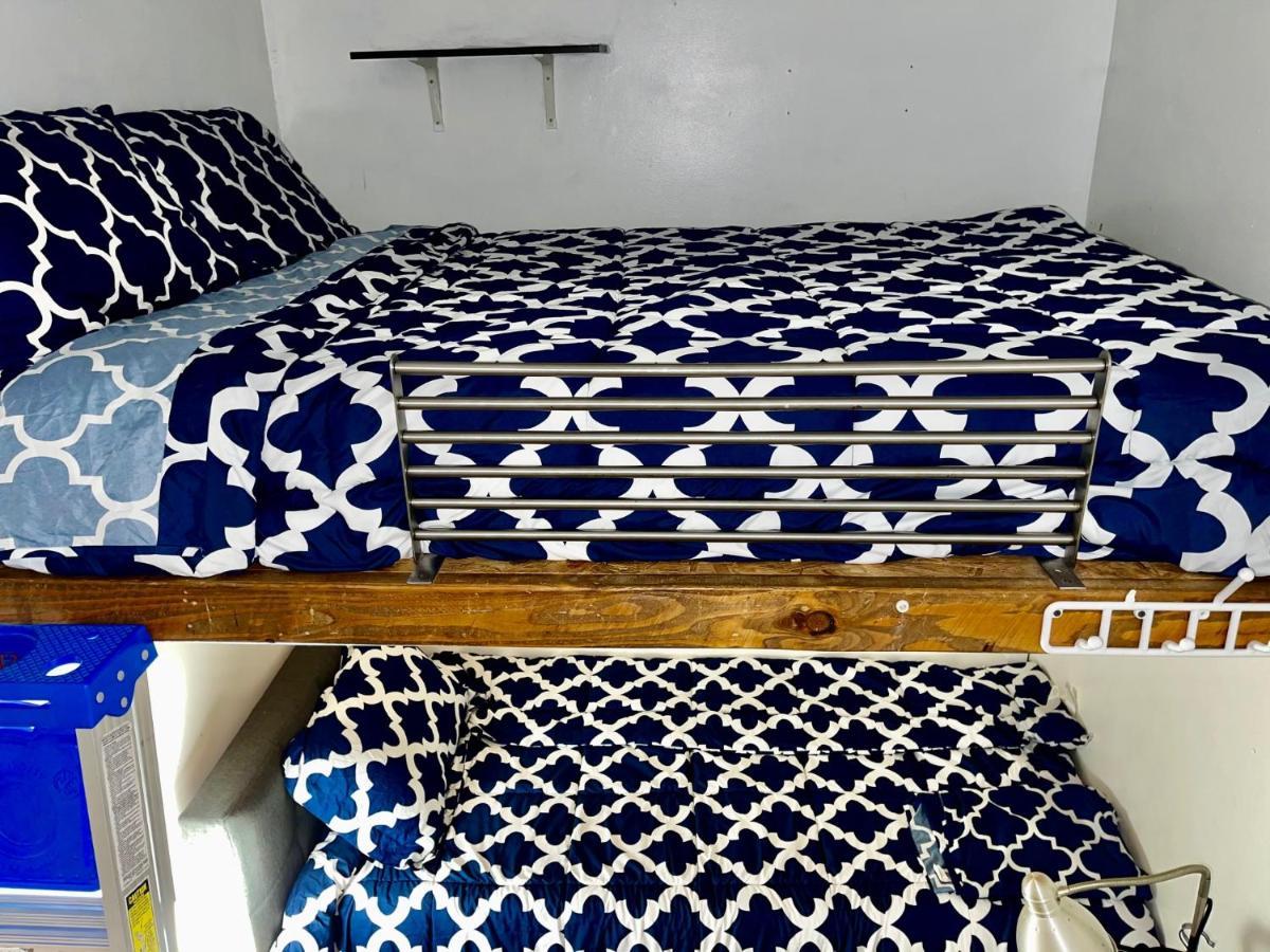 3 Bedrooms 2 Stops To Manhattan * New York