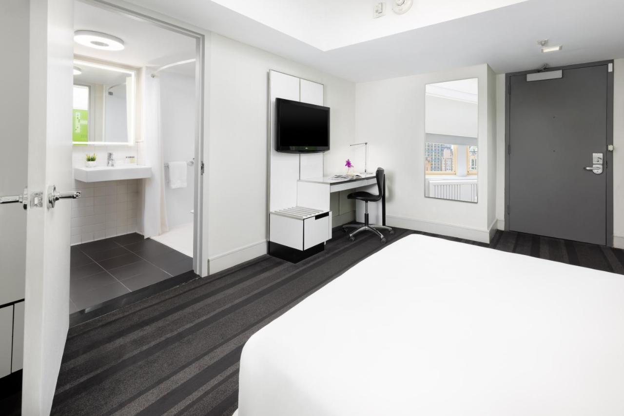 Row Nyc At Times Square New York