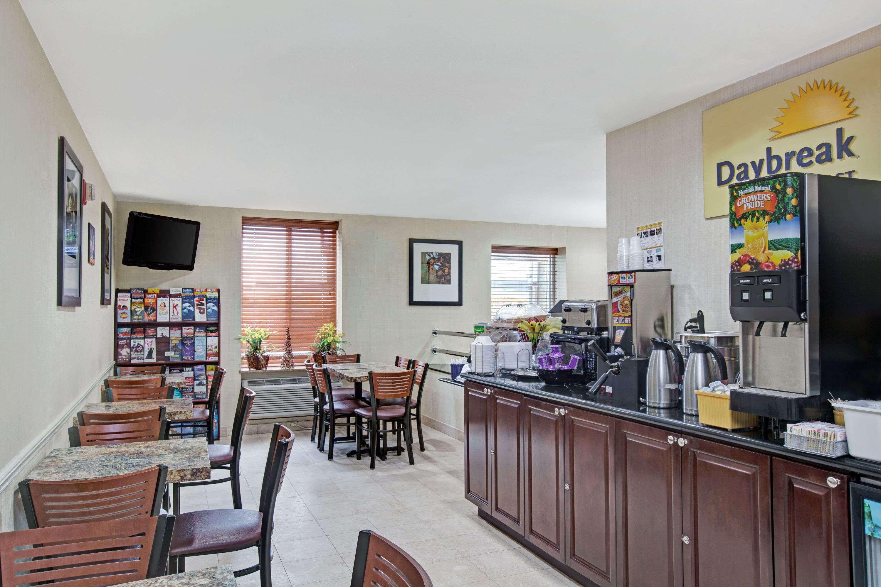 Days By Wyndham Jamaica / Jfk Airport Hotel