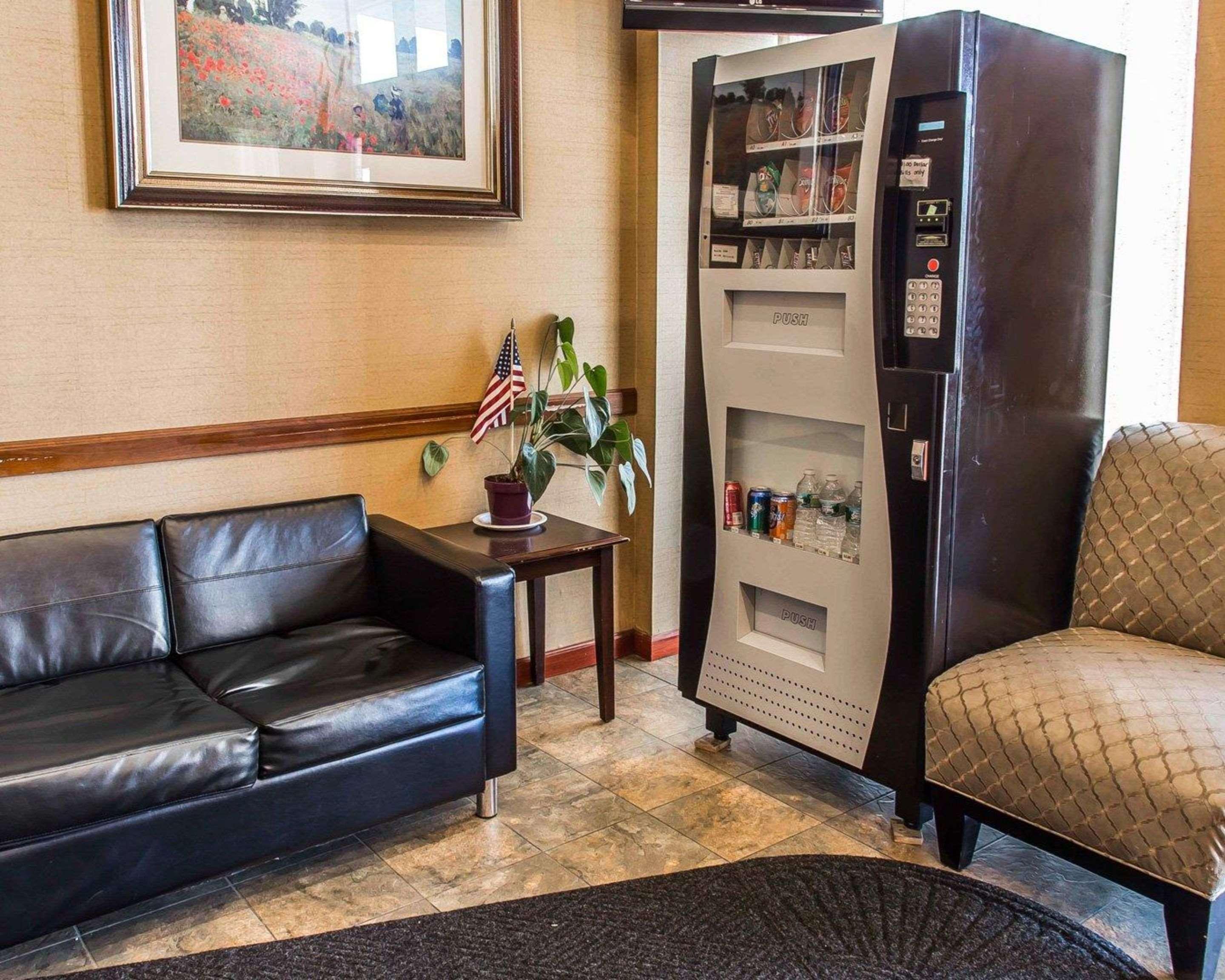 Avion Near Lga Airport, An Ascend Collection New York