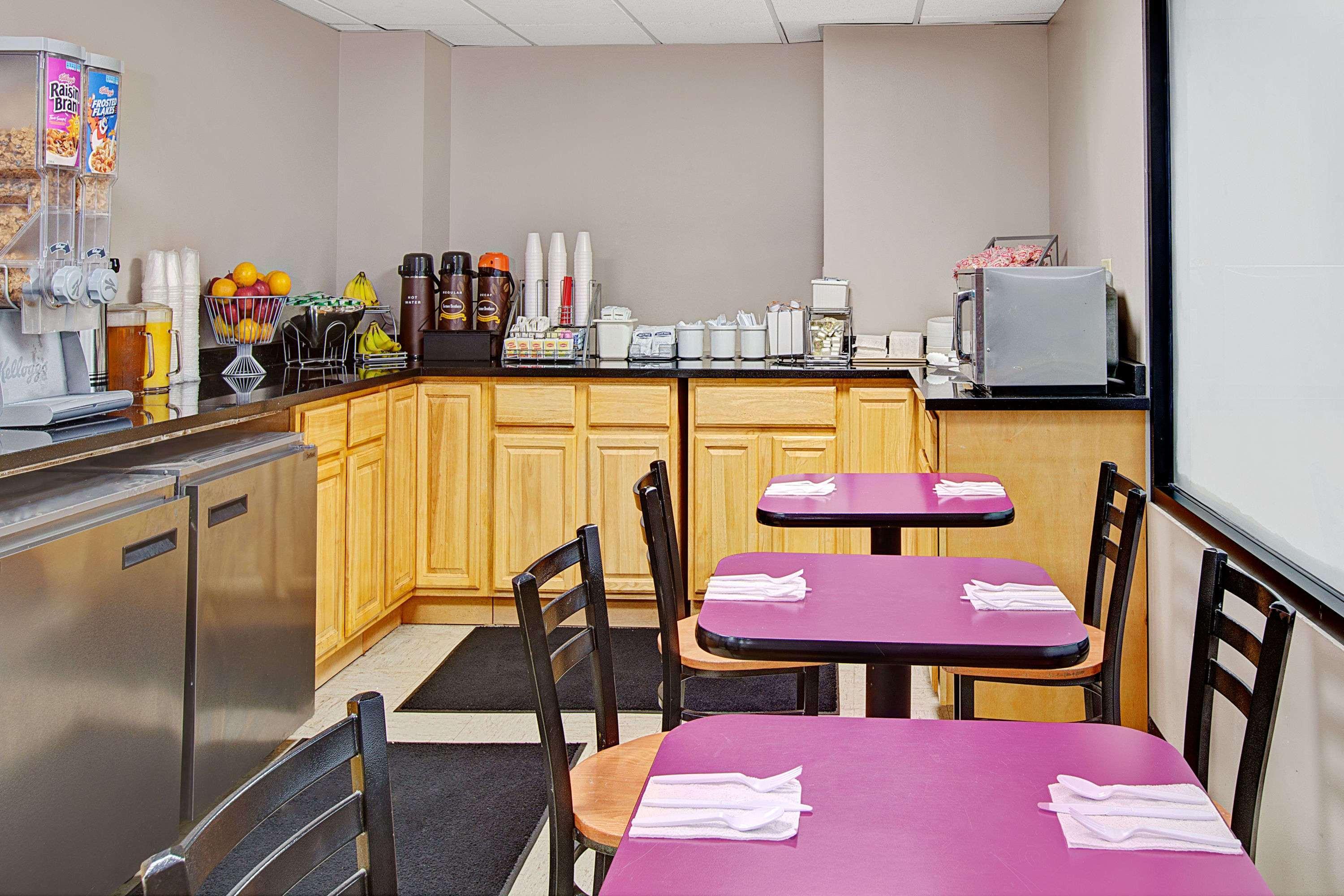 Super 8 By Wyndham Jamaica North Conduit Hotel New York