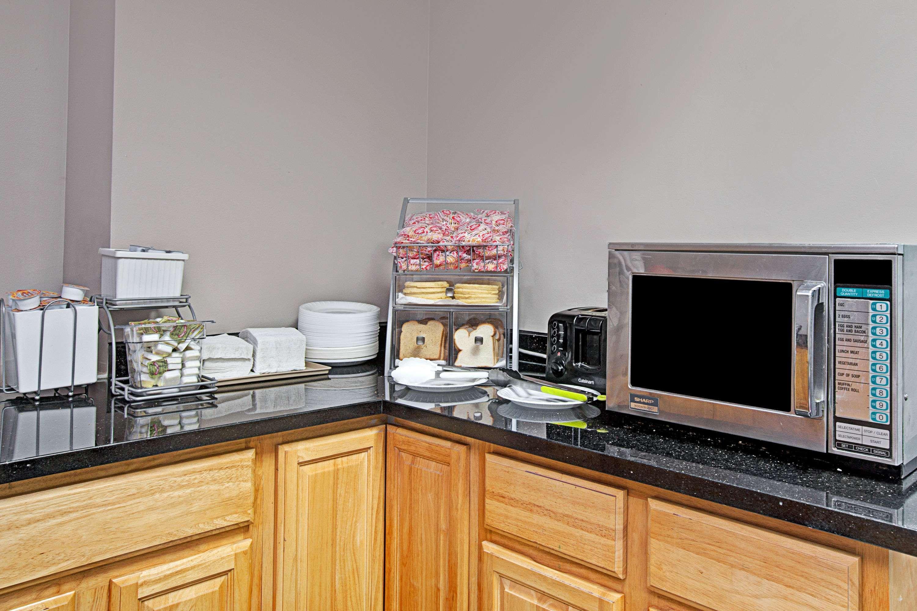 Hotel Super 8 By Wyndham Jamaica North Conduit 2*