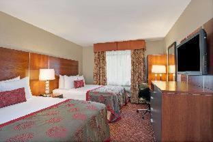 Ramada By Wyndham Staten Island Hotel 3*