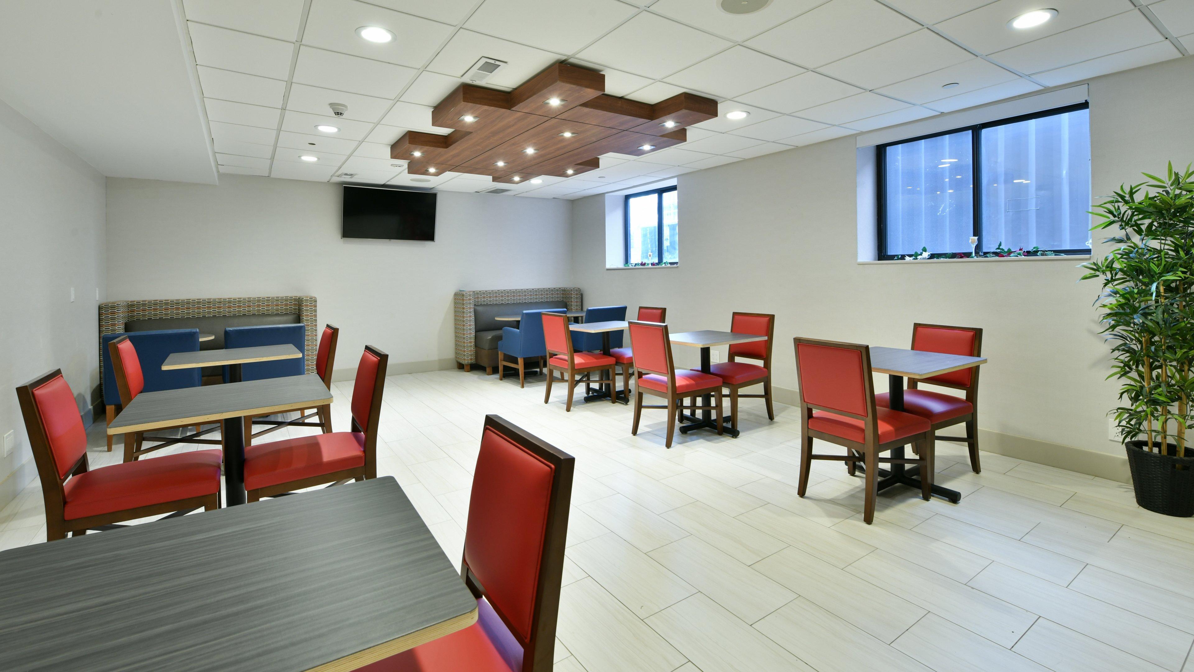 Country & By Radisson, Staten Island