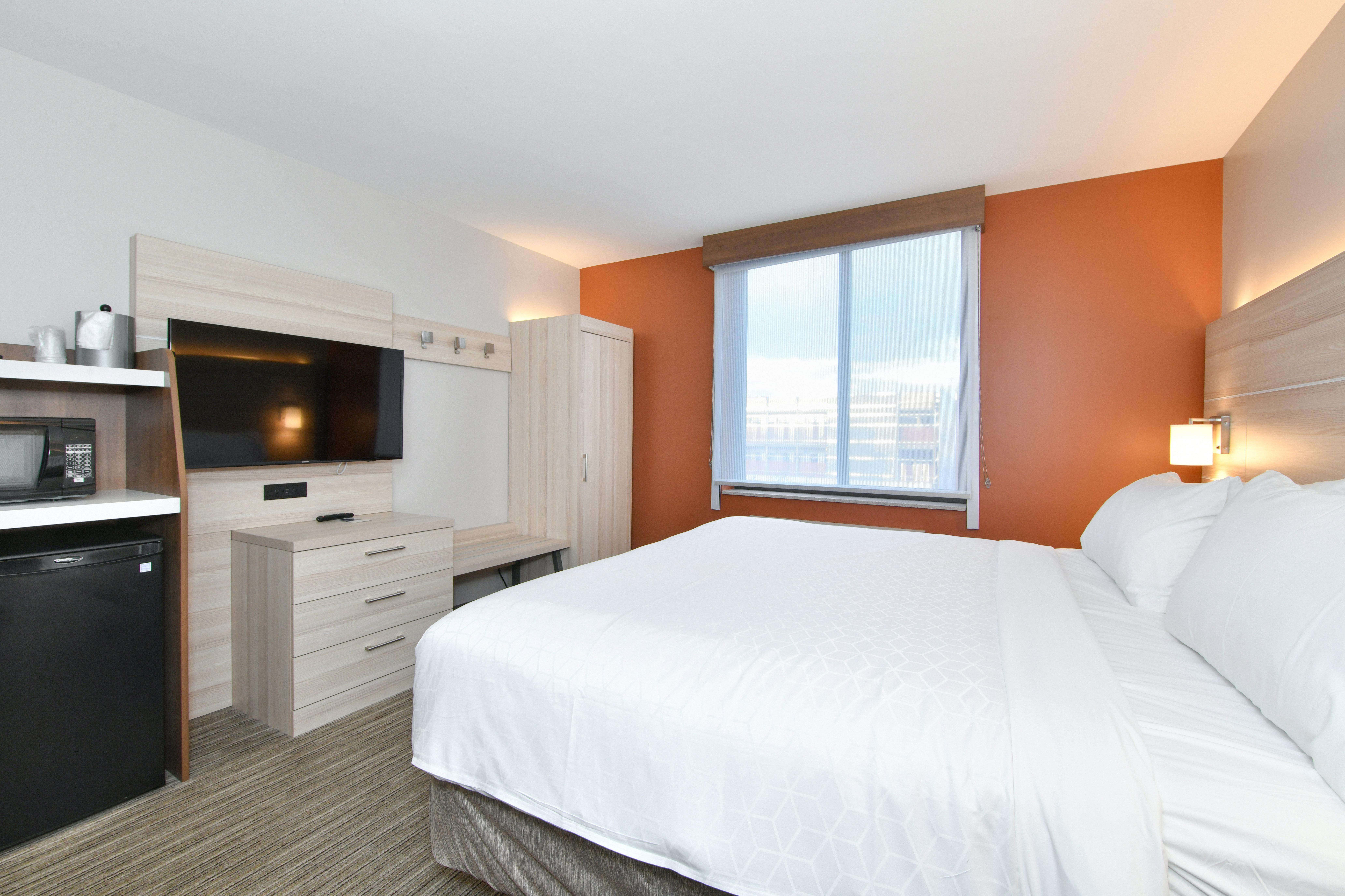 Country & By Radisson, Staten Island Hotel