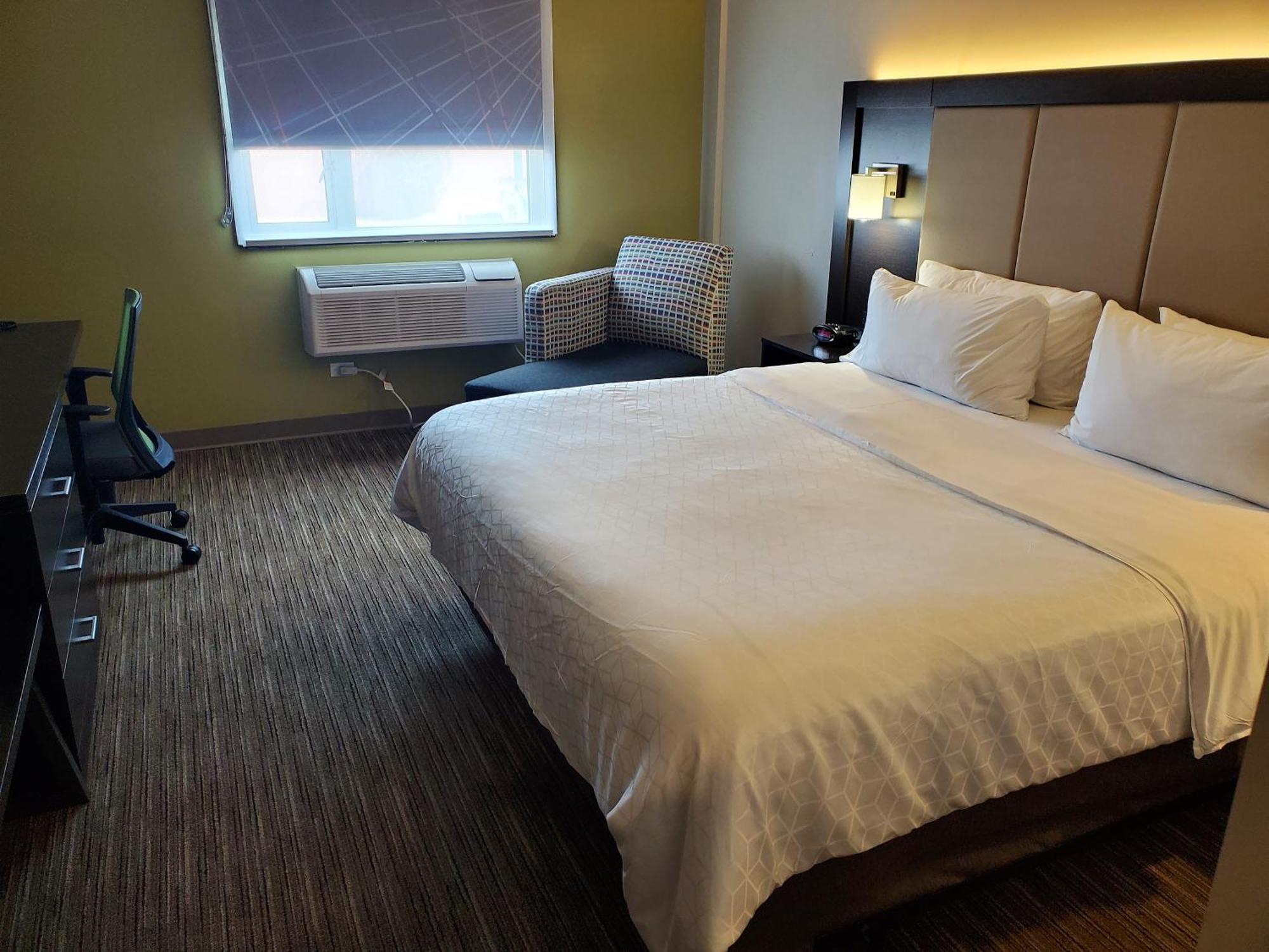 Hotel Express Maspeth By Ihg 2*