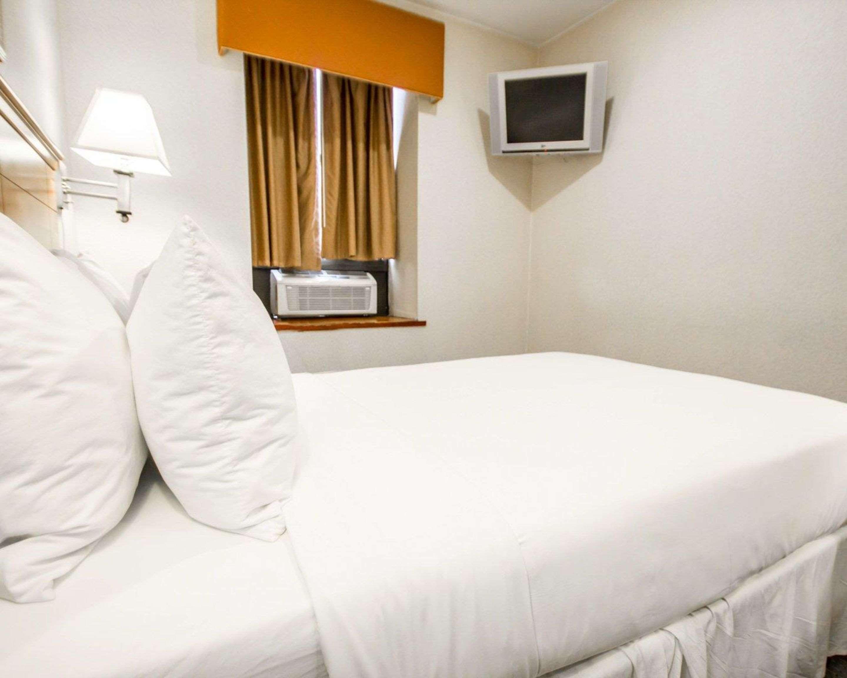 Hotel Econo Times Square 2*