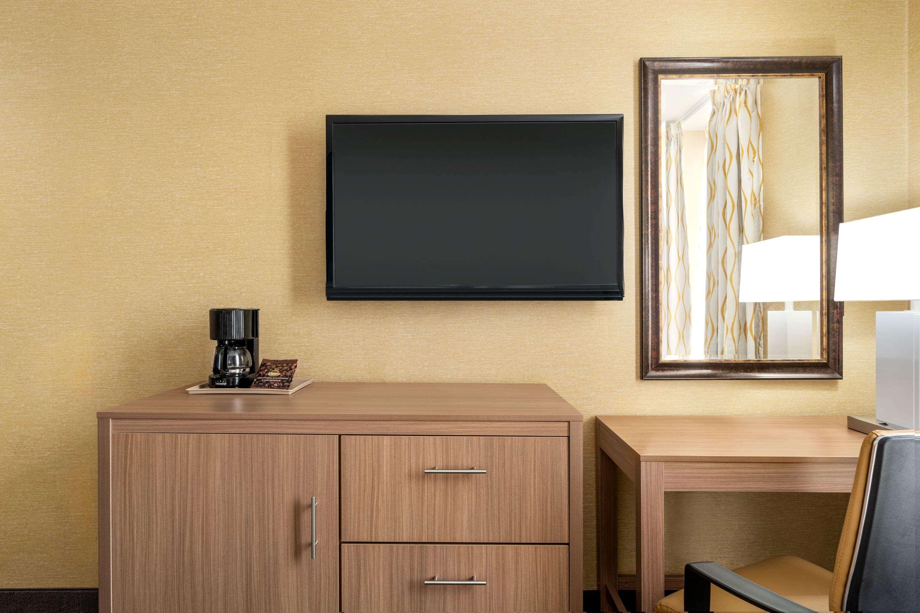 Days By Wyndham Long Island Hotel 3*