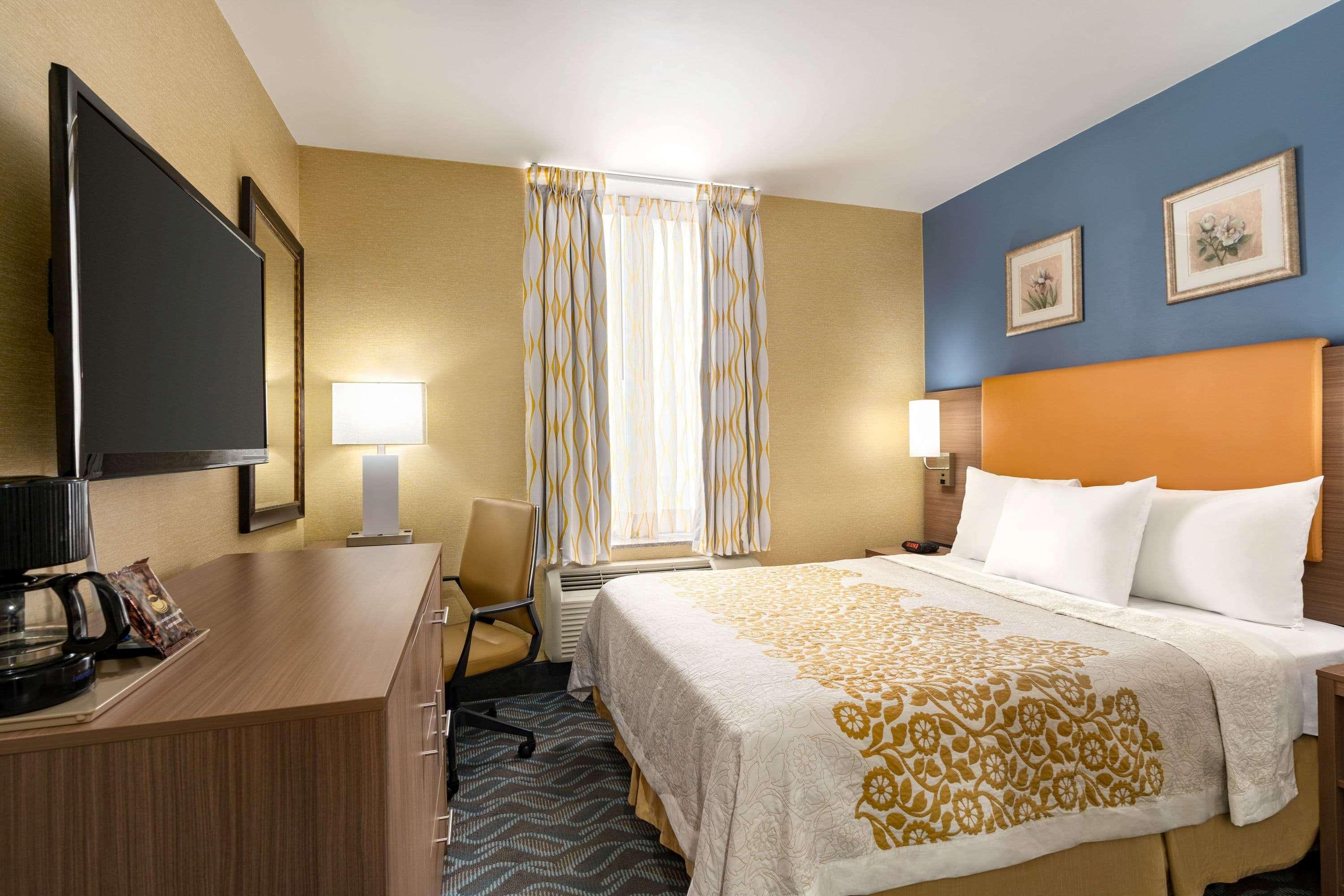 Hotel Days By Wyndham Long Island New York
