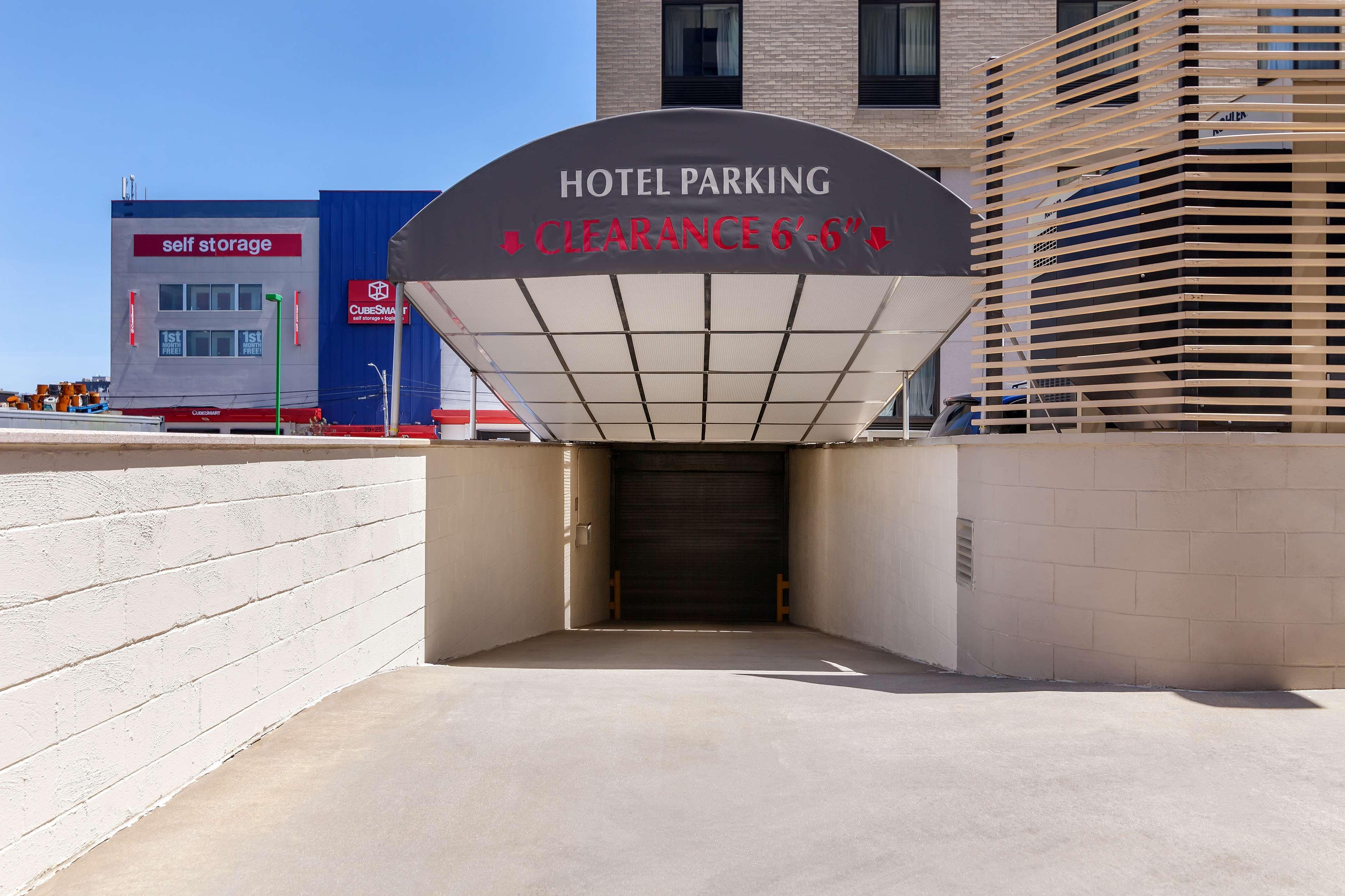 Western Plaza Hotel 3*