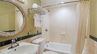 Western Queens Court