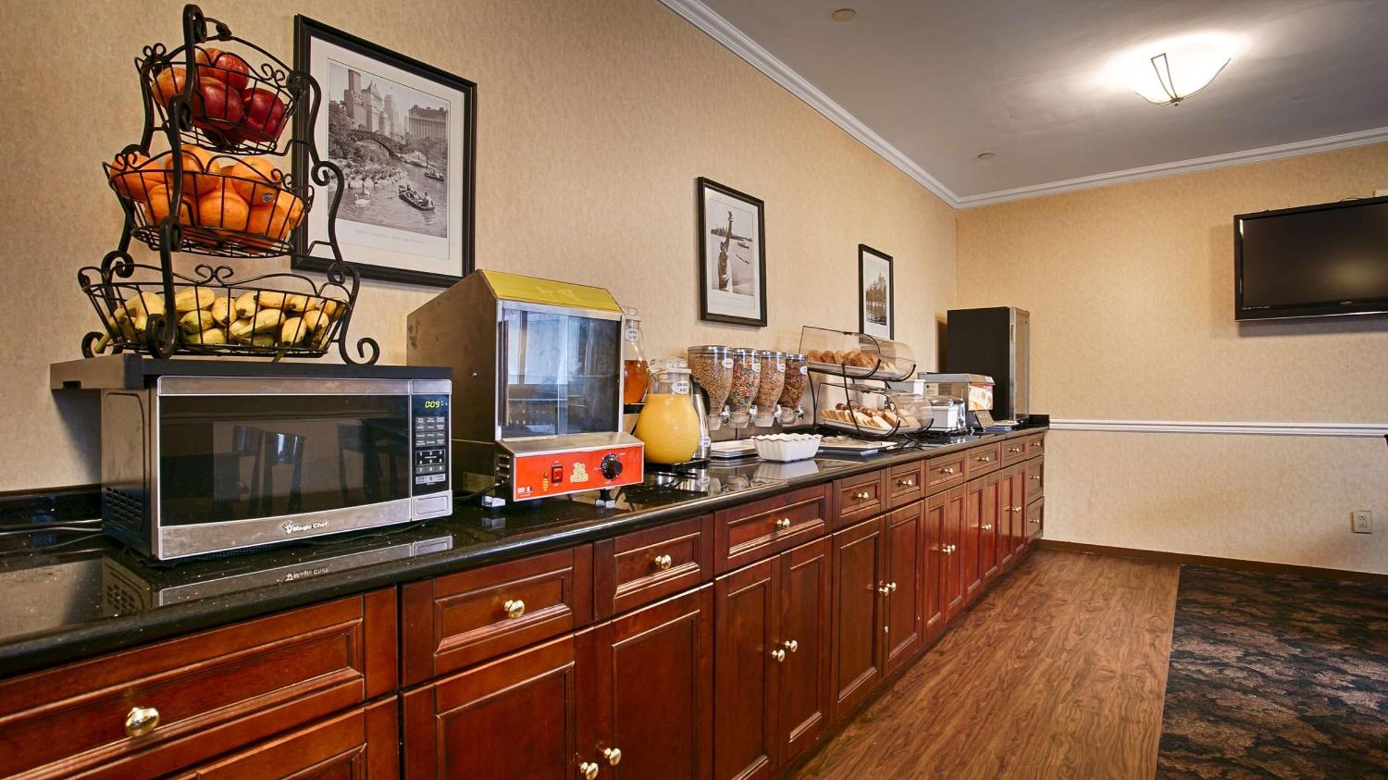 Western Queens Court 3* New York