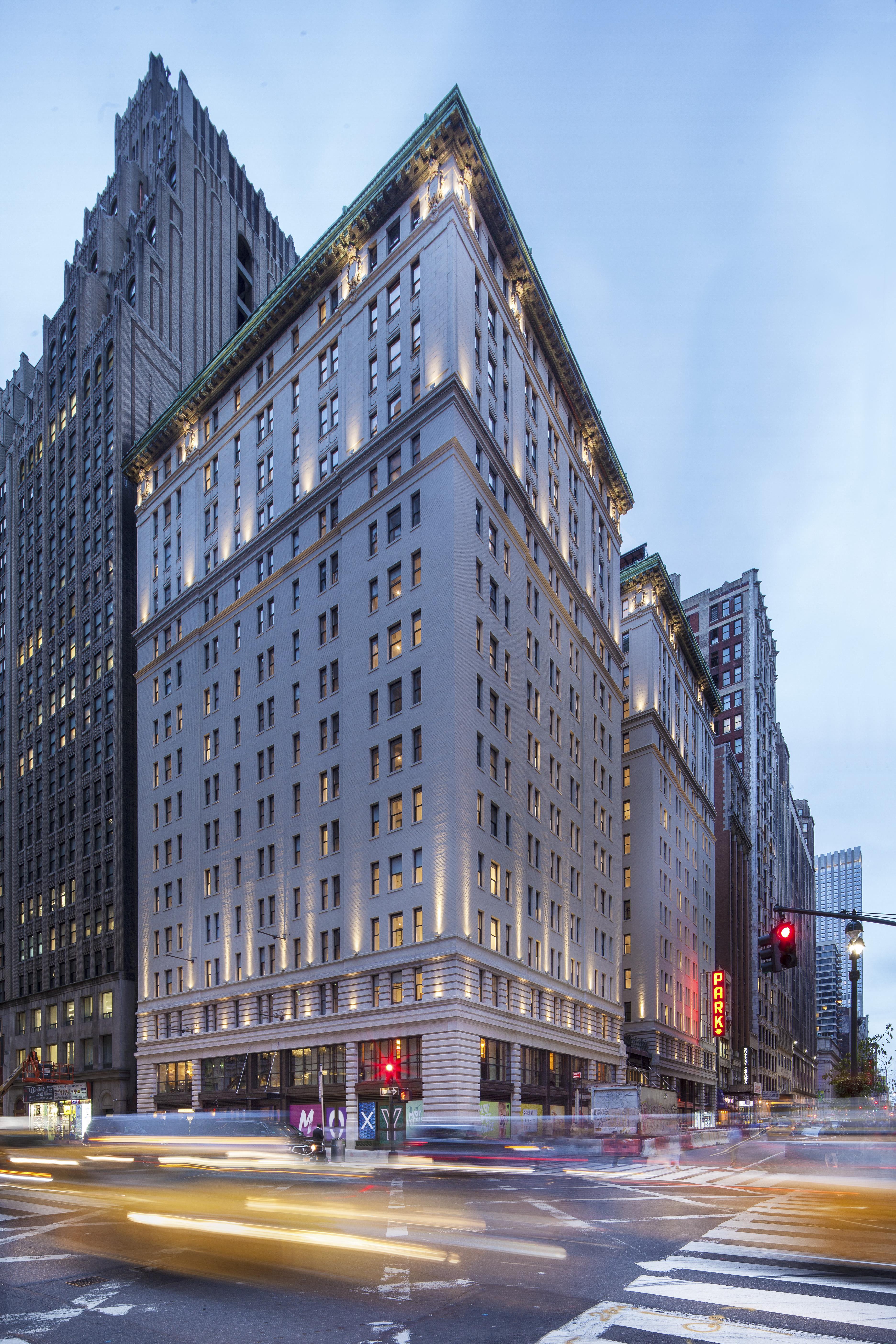 Hotel Moxy Nyc Times Square 3*