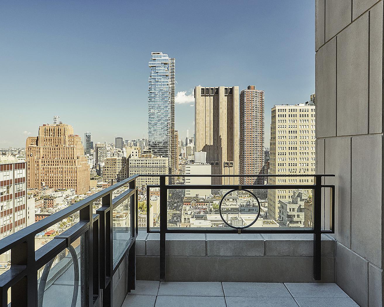 Four Seasons Downtown Hotel