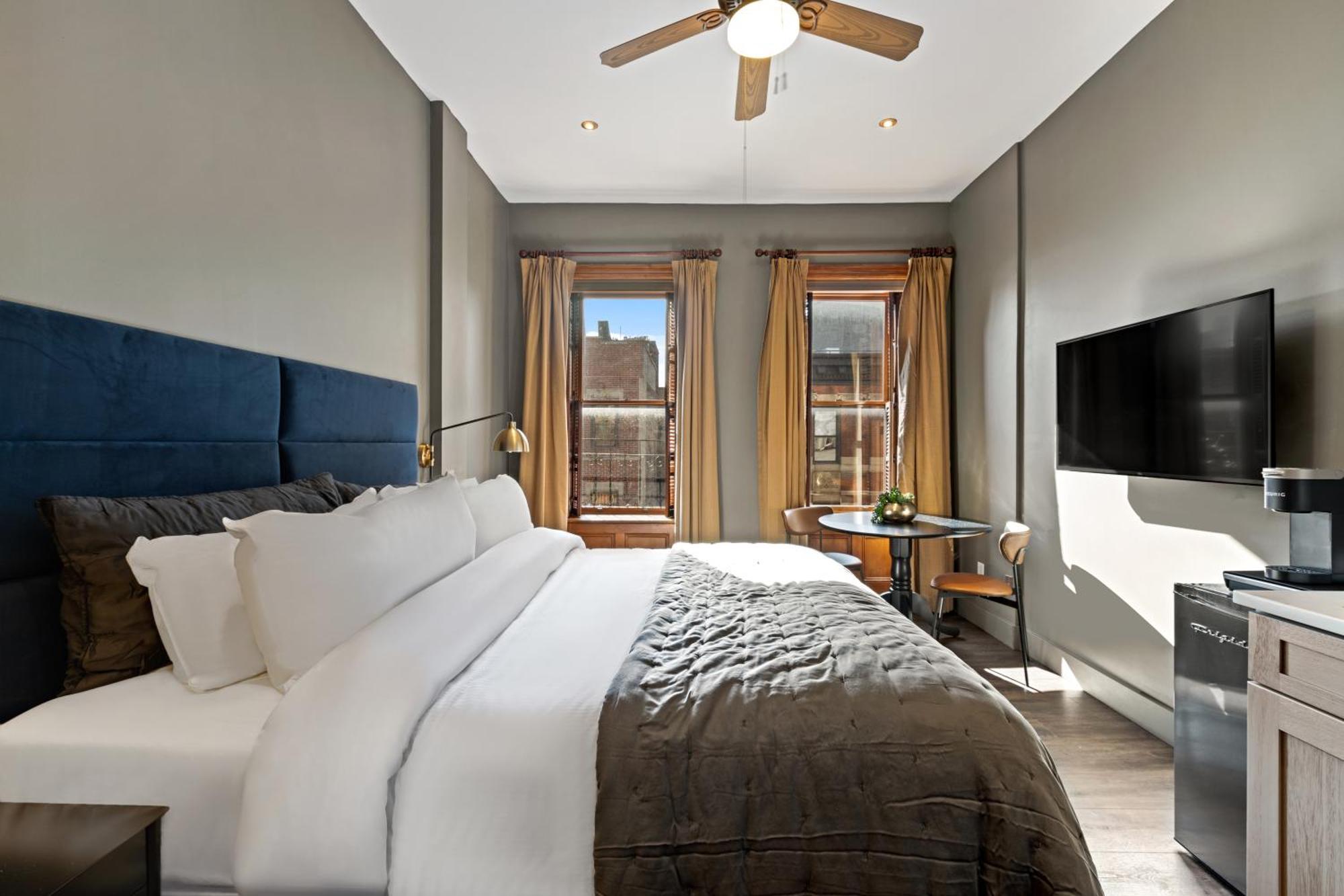 The Historic Blue Moon - Nyc Hotel 4*