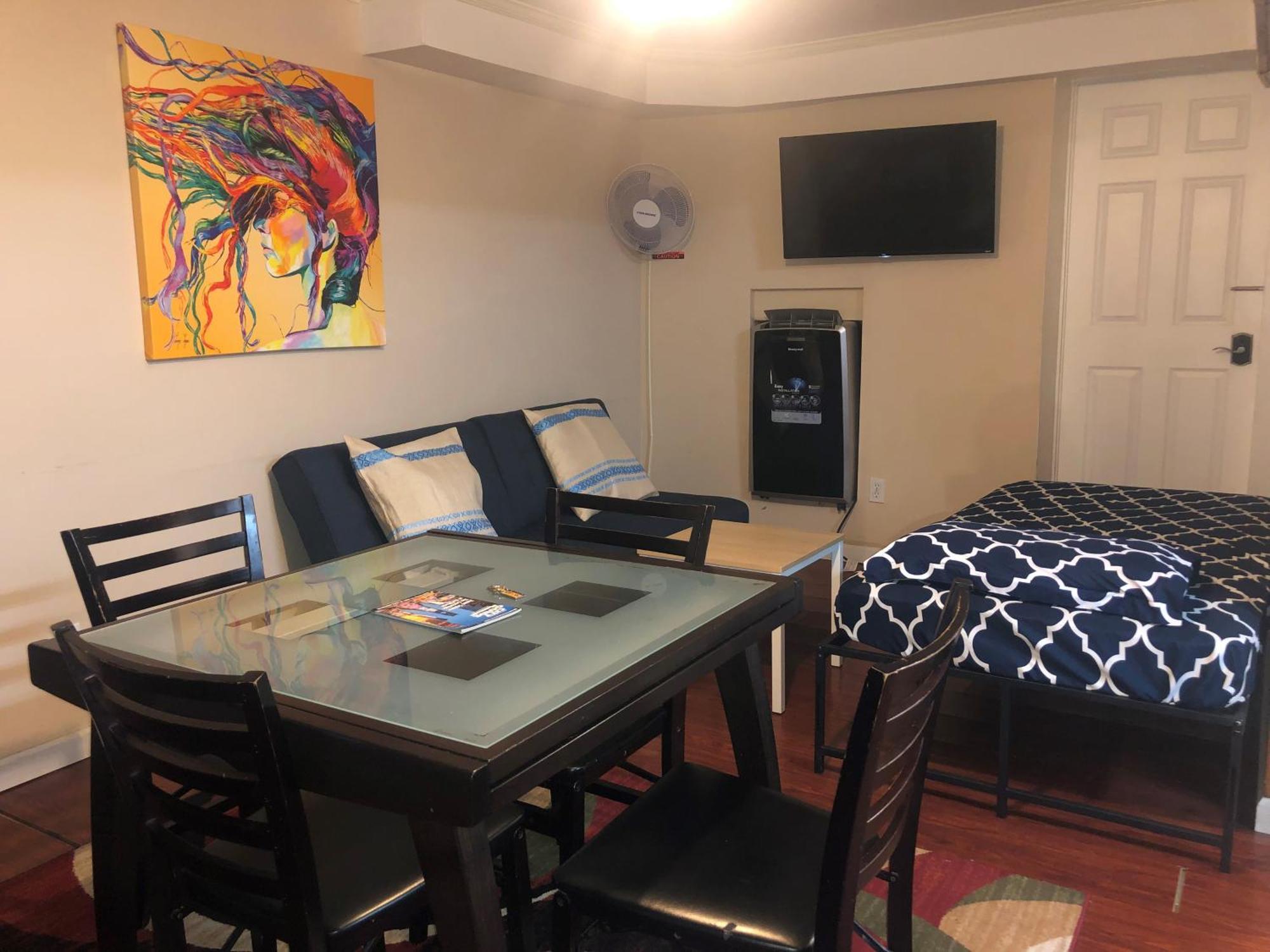 Apartment 67-26 Austin Cove Near Subway, Shops, Restaurants! Separate Entrance *