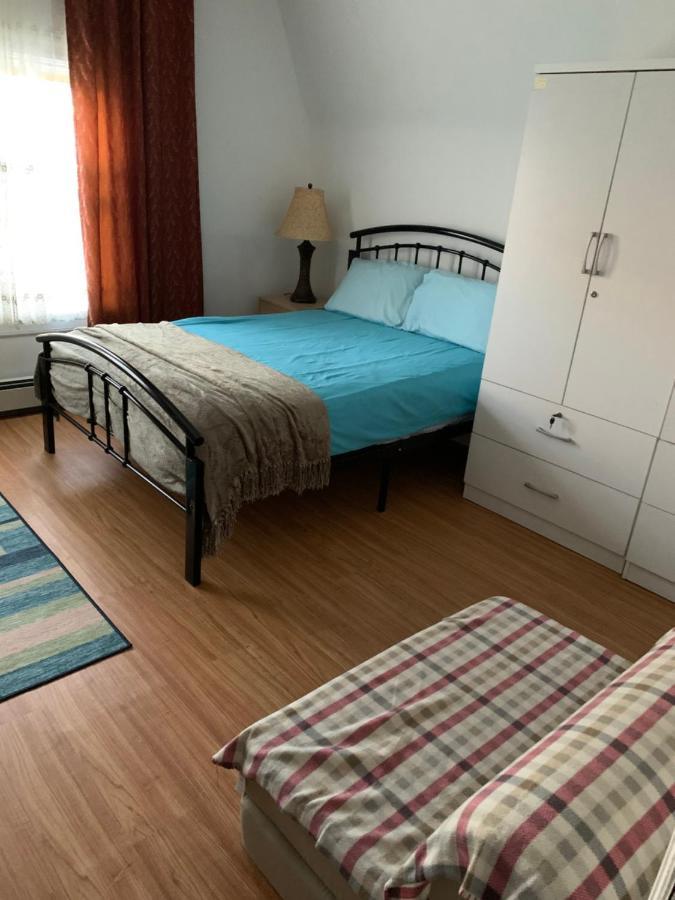 Classical American House 3 *