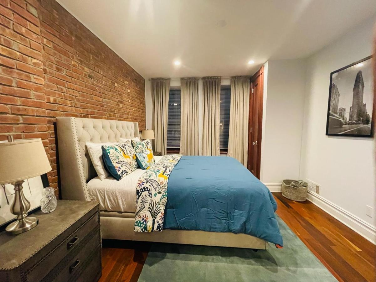 Historic Brownstone - Newly Renovated Brownstone On Historic Street With Outdoor Space Ferienhaus