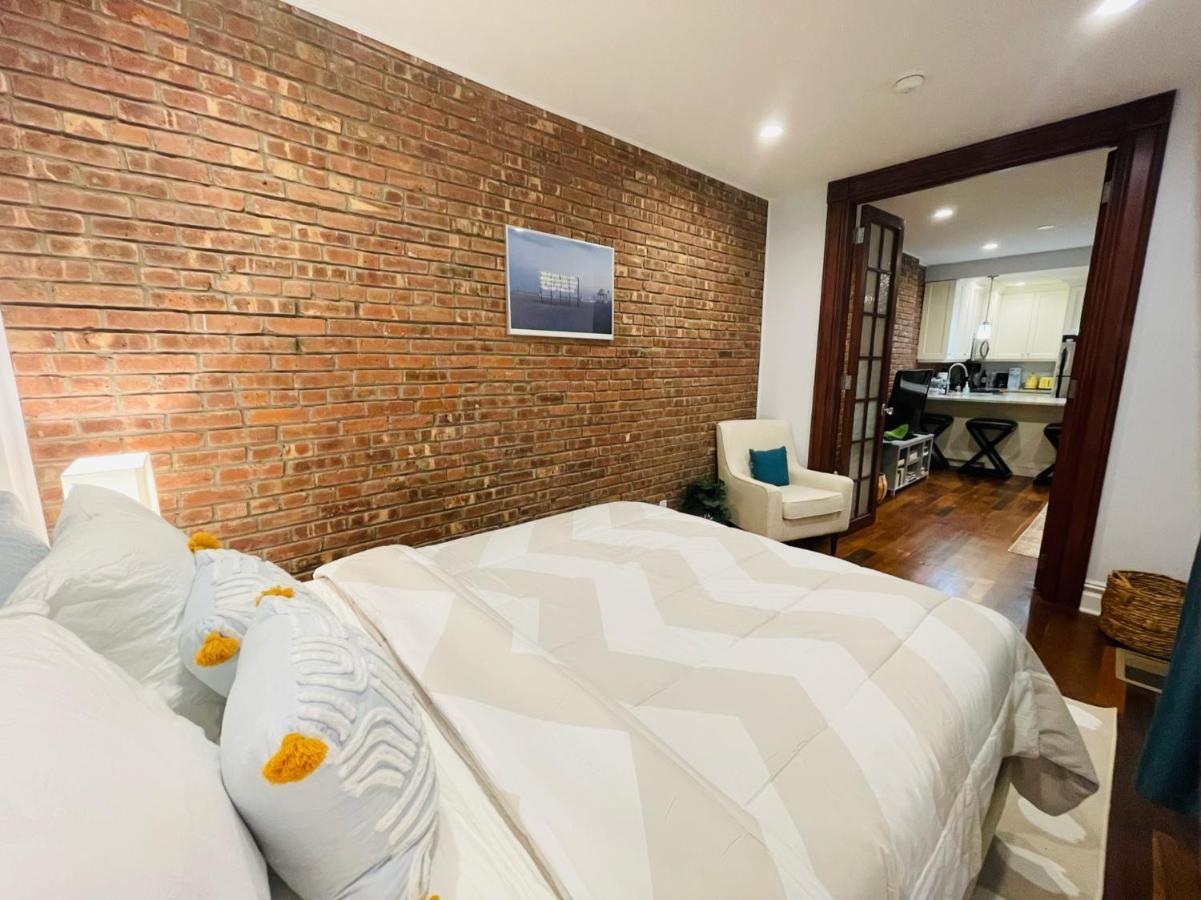 Historic Brownstone - Newly Renovated Brownstone On Historic Street With Outdoor Space Ferienhaus