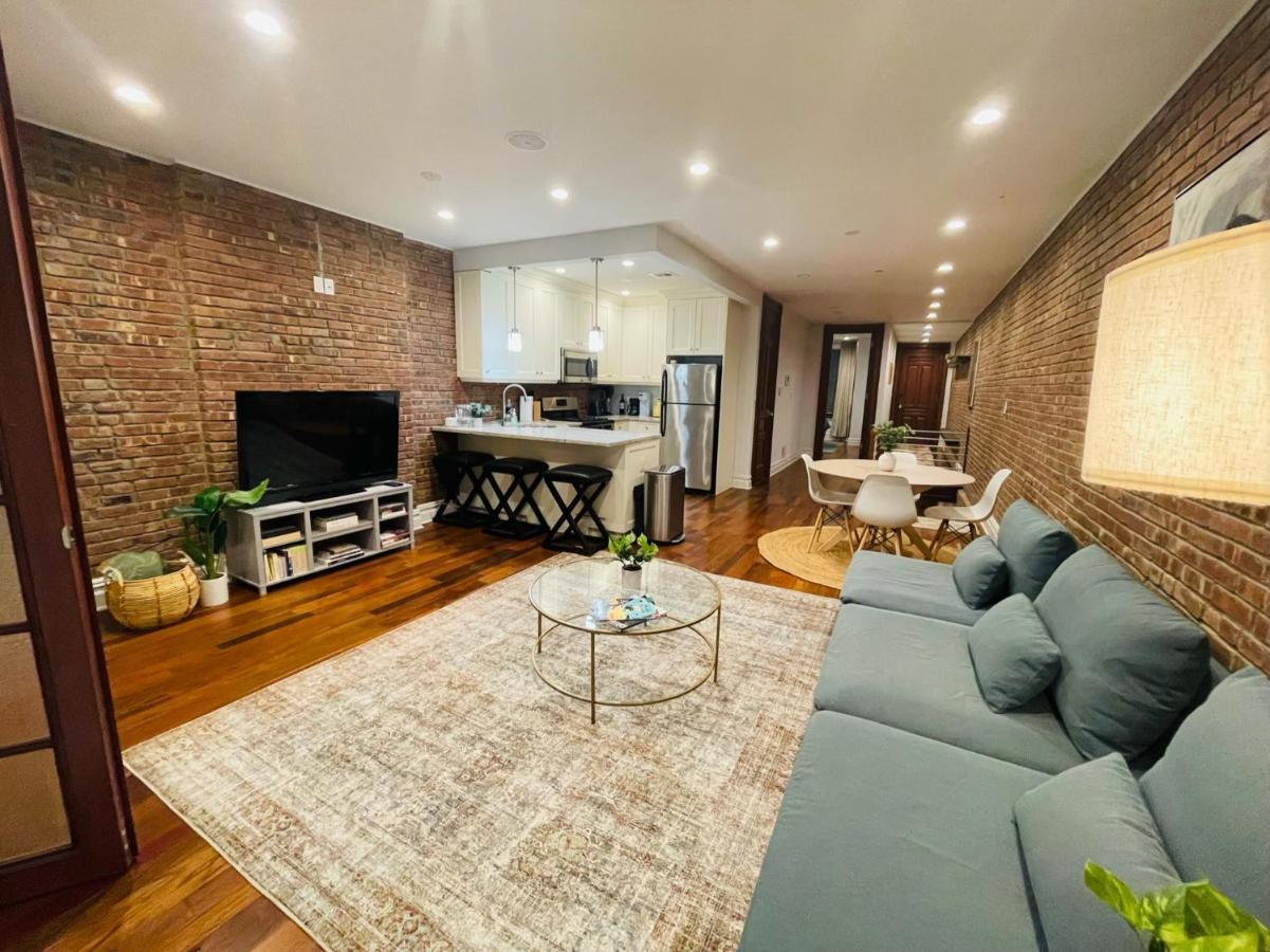 Ferienhaus Historic Brownstone - Newly Renovated Brownstone On Historic Street With Outdoor Space New York