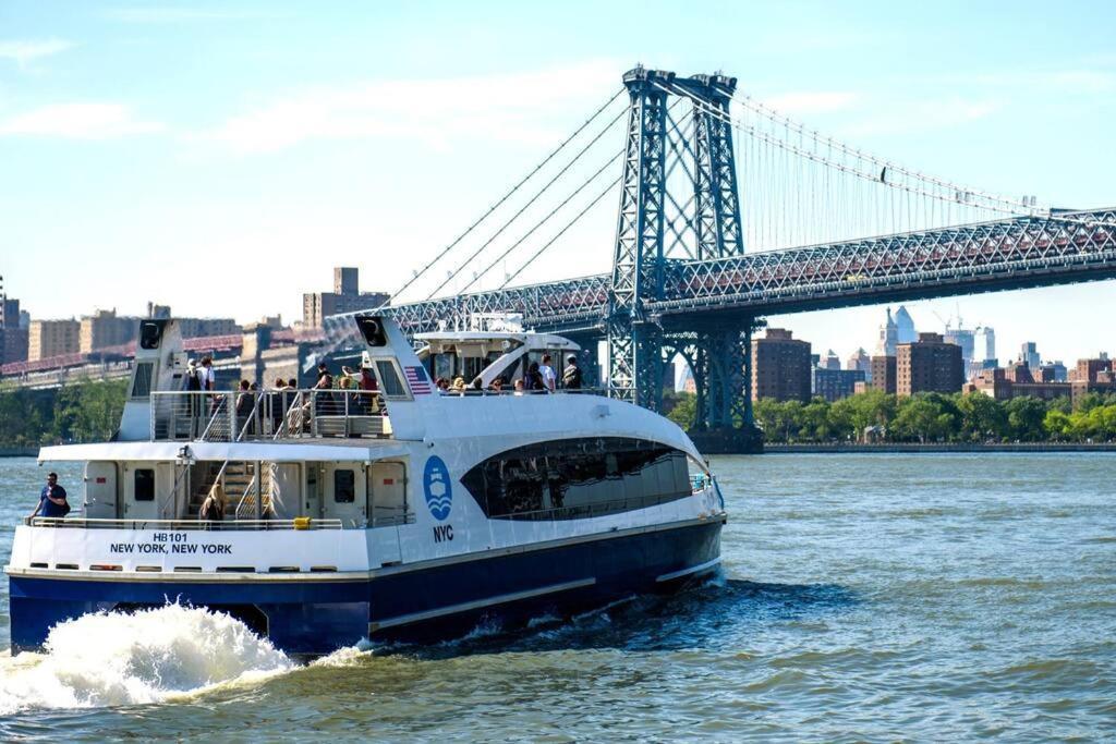 3 Bedrooms 2 Stops To Manhattan *