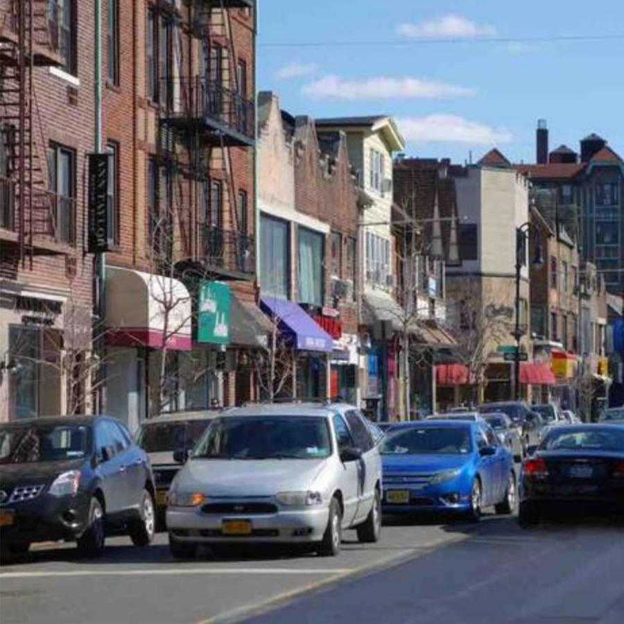 Apartment 67-26 Austin Cove Near Subway, Shops, Restaurants! Separate Entrance