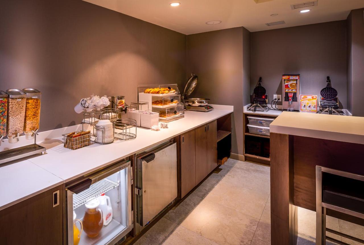 Hotel La Quinta By Wyndham Time Square South 3*