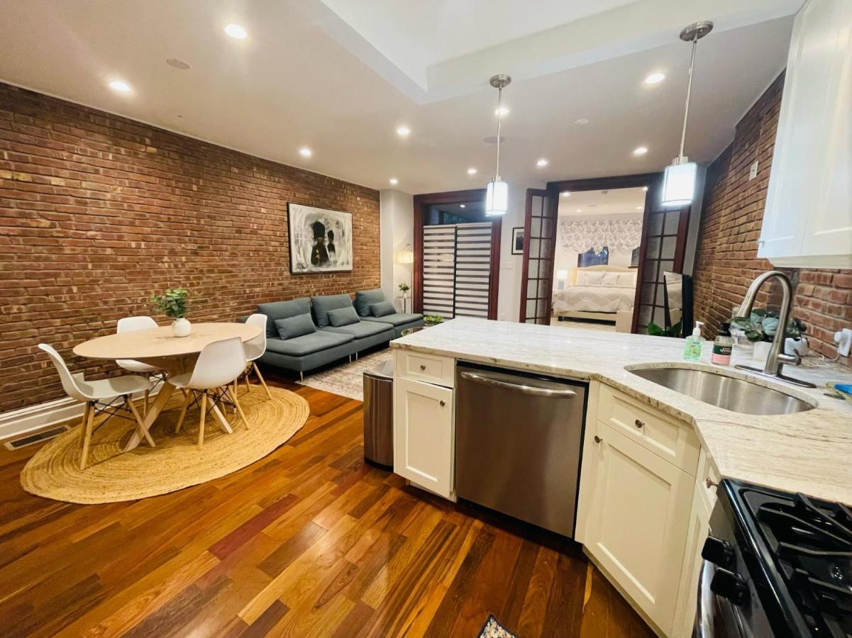 Historic Brownstone - Newly Renovated Brownstone On Historic Street With Outdoor Space Ferienhaus *
