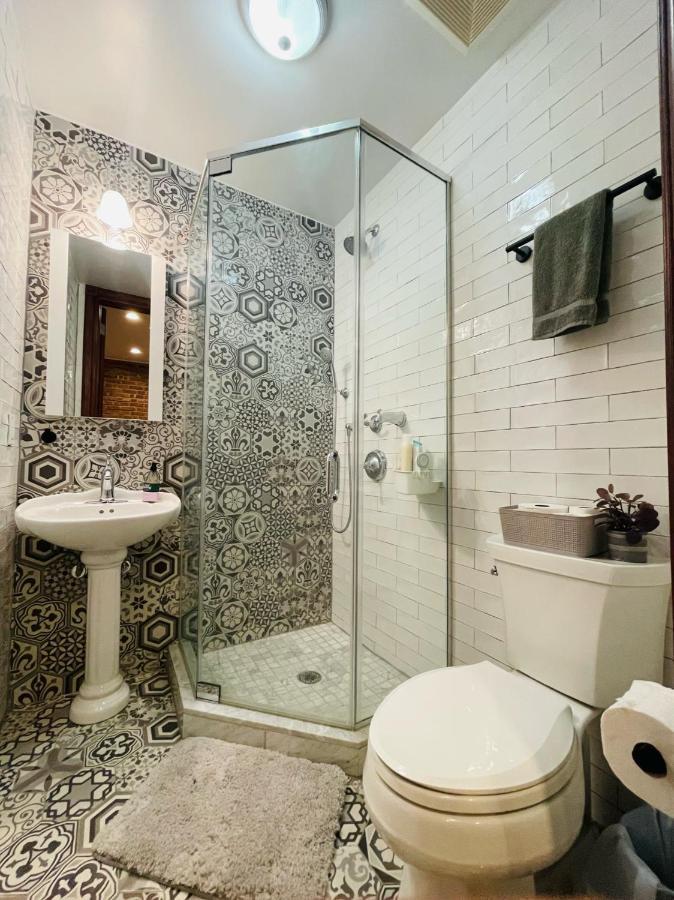 Historic Brownstone - Newly Renovated Brownstone On Historic Street With Outdoor Space Ferienhaus *