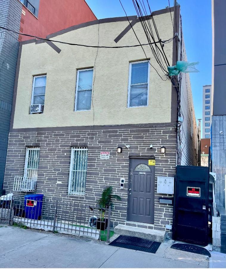 3 Bedrooms 2 Stops To Manhattan * New York