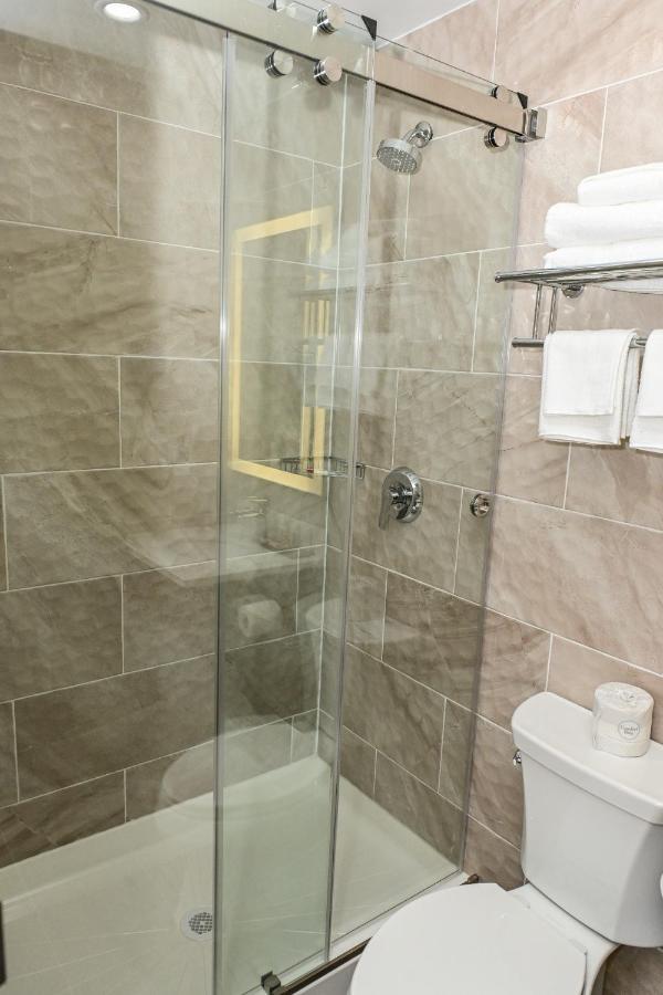 Days By Wyndham Bronx Nyc Hotel