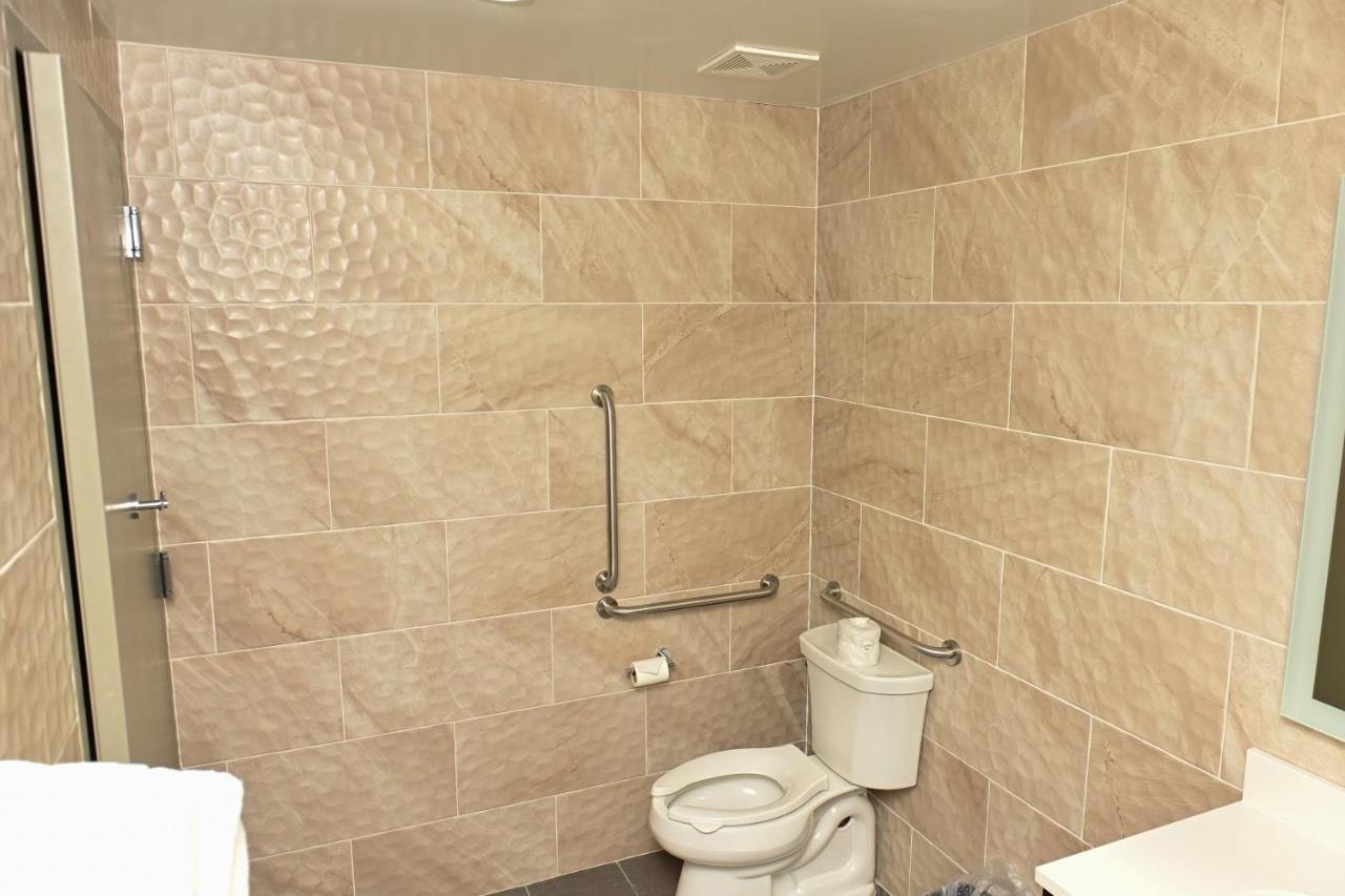 Hotel Days By Wyndham Bronx Nyc