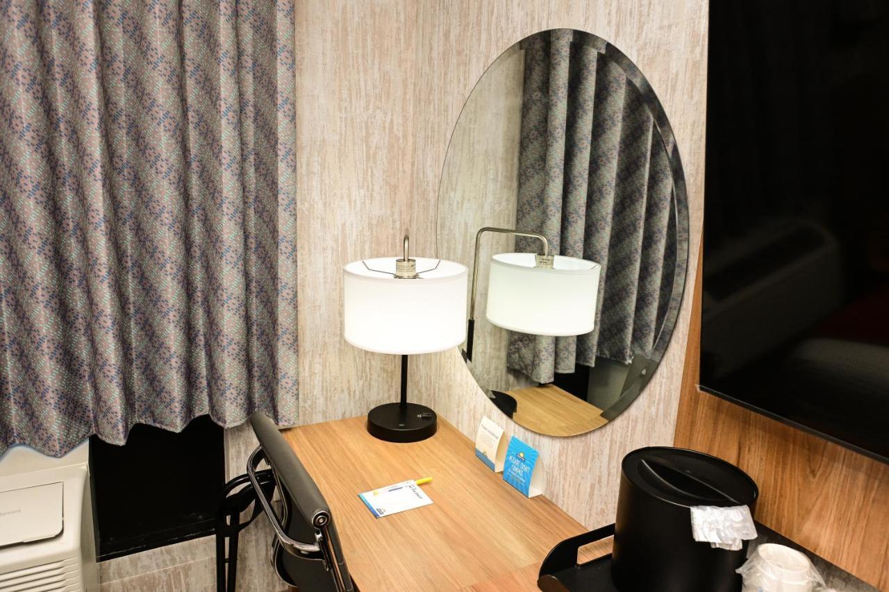 Hotel Days By Wyndham Bronx Nyc New York