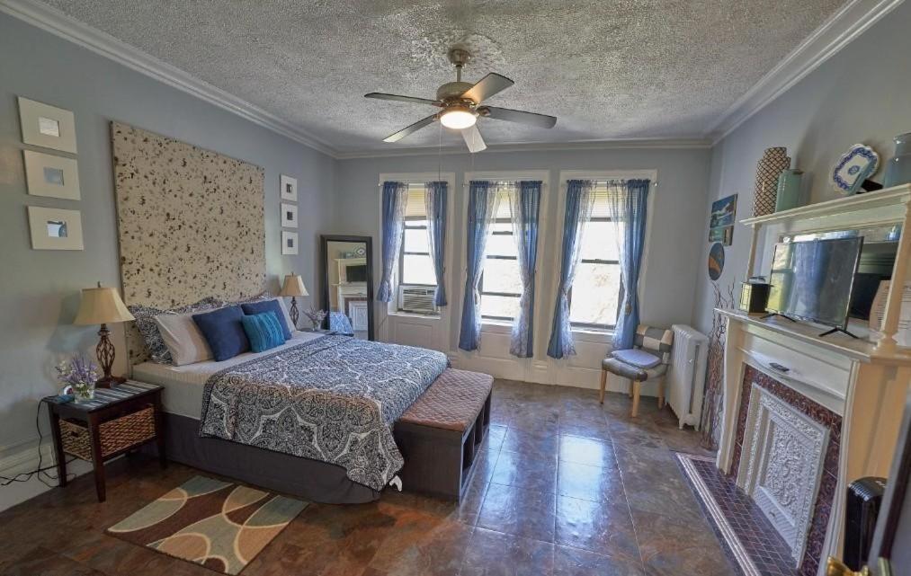 Irving Manor Guest house