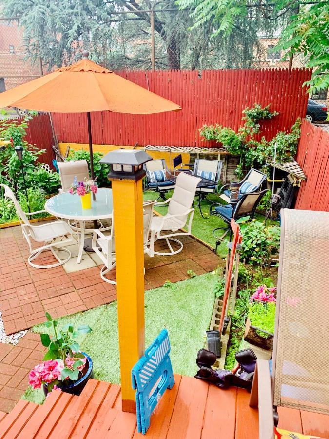 Lga Airport 3 Mins, 3 Bedroom Duplex House, Parking And Private Backyard, 9mins Subway! Hébergement de vacances