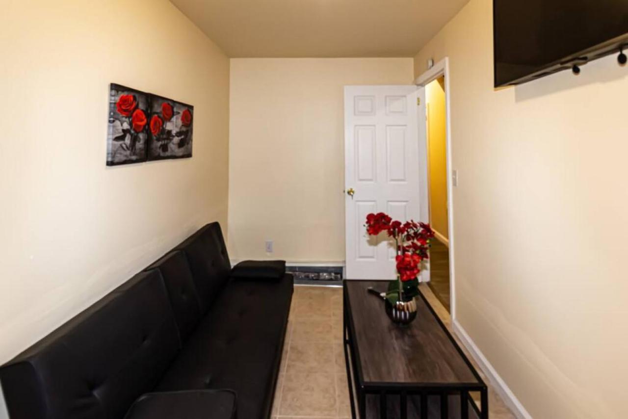 Cozy Shack 1 Bedroom Studio With Sofa And Full Kitchen In Elmhurst Ny New York