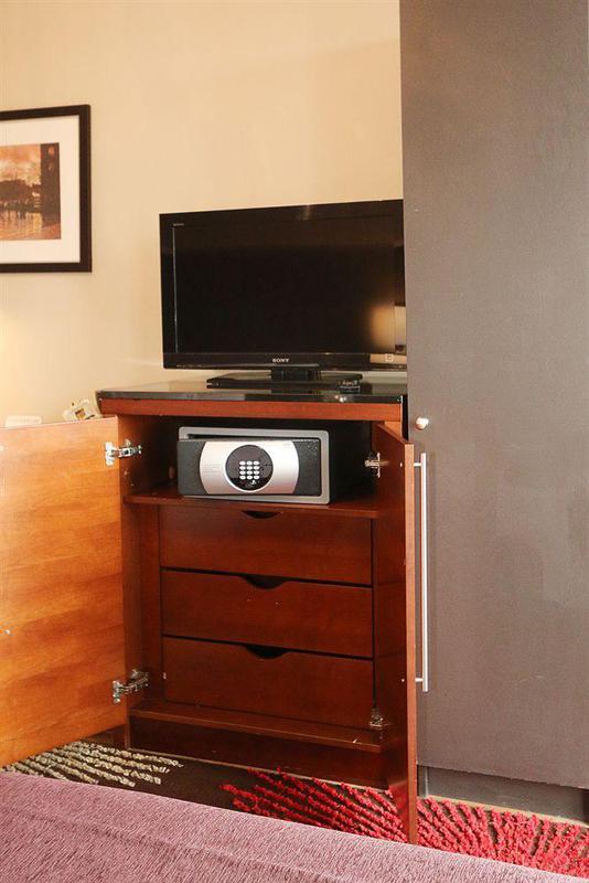 Vetiver / Manhattan Skyline Hotel