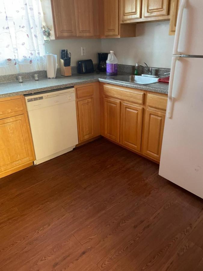 Privatunterkunft Large 3-bedrooms/2-bath Apt, One Block To Train