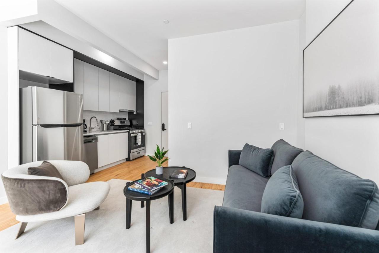 Luxe Studio Apt With Charming Juliet Balcony Holiday home New York