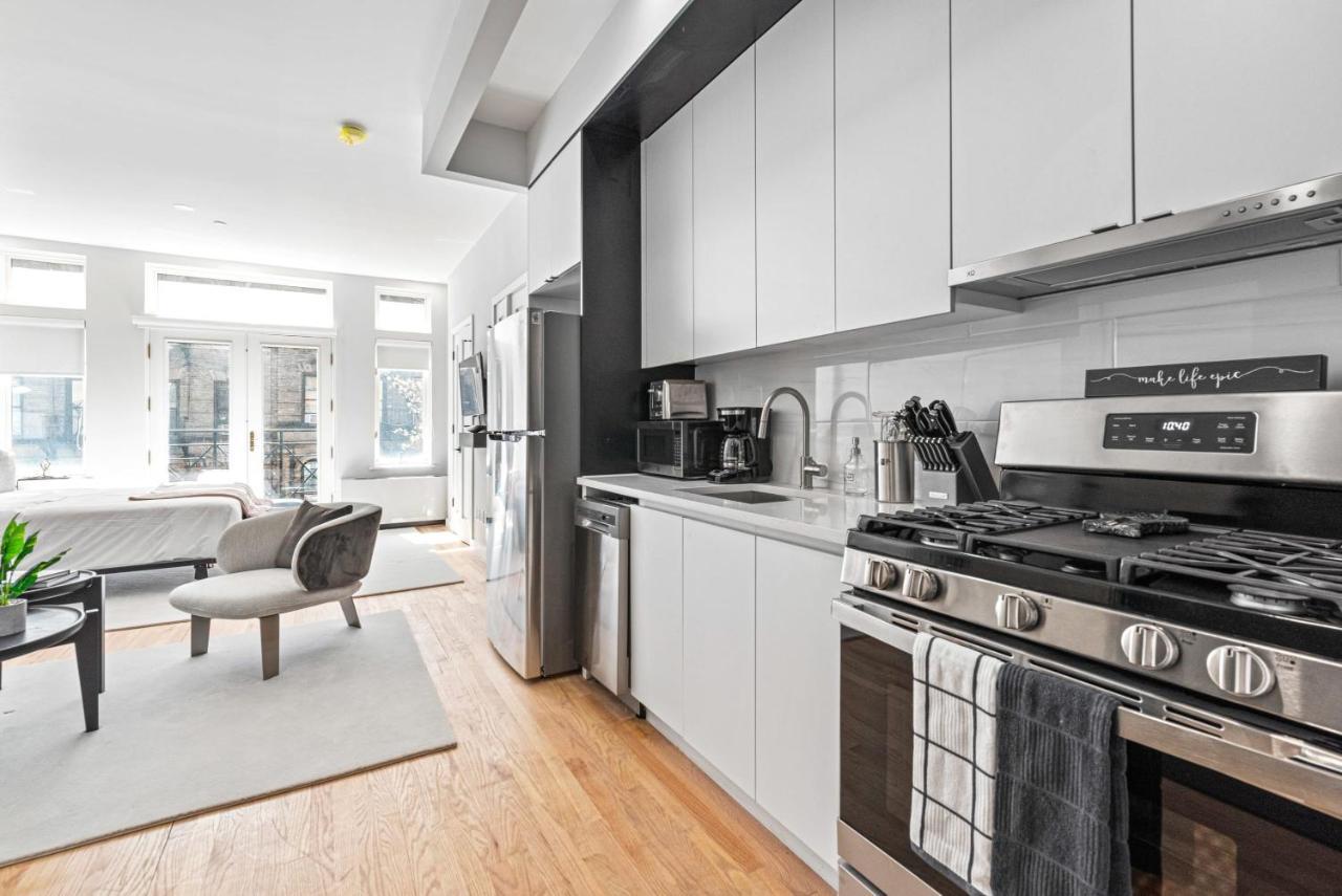 Luxe Studio Apt With Charming Juliet Balcony