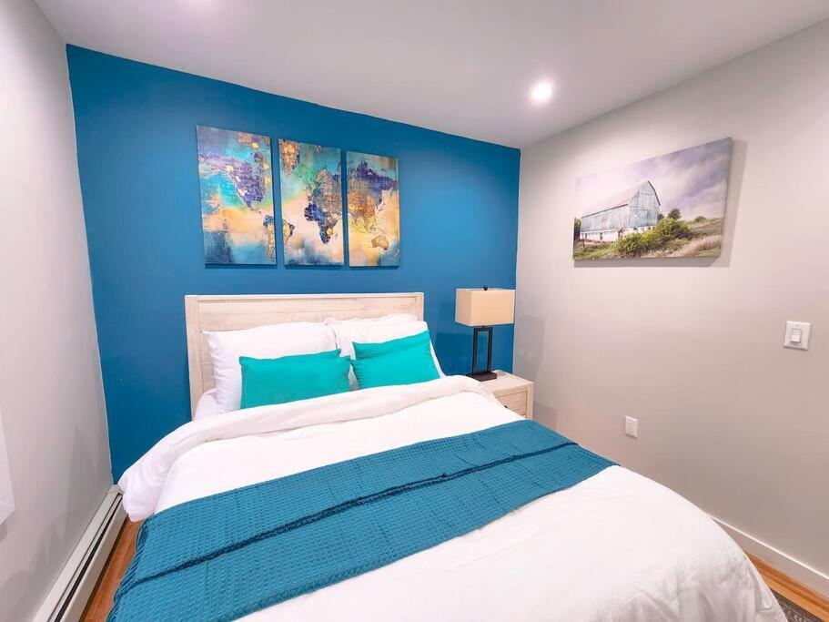 Hébergement de vacances A New Splash Of Color In The Heart Of Queens *