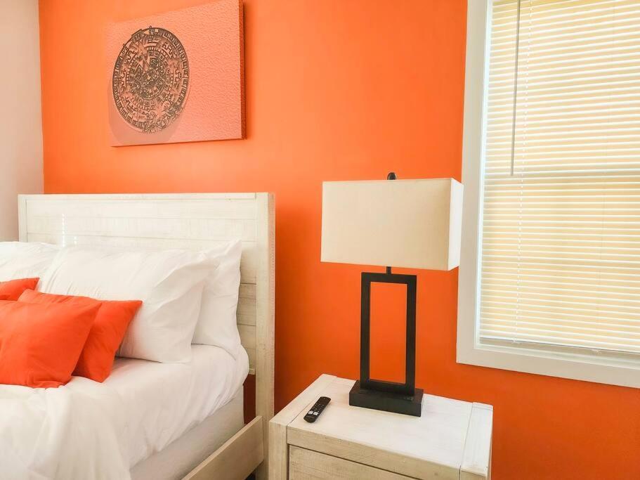 A New Splash Of Color In The Heart Of Queens Hébergement de vacances New York
