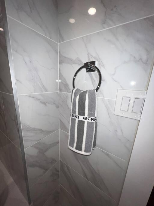 Cozy 1 Bedroom With Outdoor Patio Space * New York